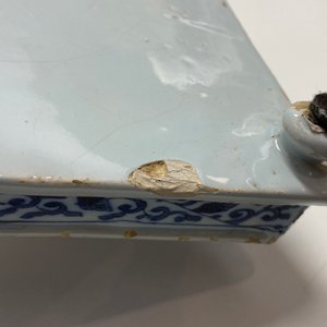 Un plateau de forme carrée en faïence de Delft en bleu et blanc à décor chinois, fin du 17ème — photo 13