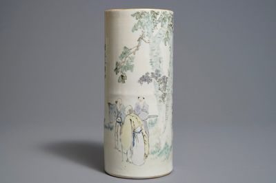 Un porte-chapeau en porcelaine de Chine qianjiang cai, 19/20ème