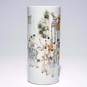 Un porte-chapeau en porcelaine de Chine qianjiang cai, 19/20ème — photo 1