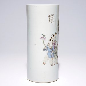 Un porte-chapeau en porcelaine de Chine qianjiang cai, 19/20ème — photo 2