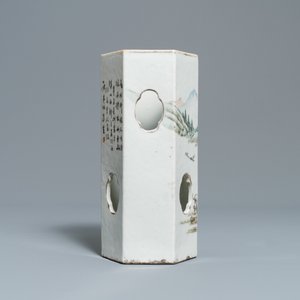 Un porte-chapeau en porcelaine de Chine qianjiang cai à décor d'un paysage, 19/20ème — photo 6