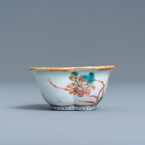 Un porte-chapeau en porcelaine de Chine qianjiang cai et cinq pièces en famille rose, 19/20ème — photo 12