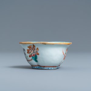 Un porte-chapeau en porcelaine de Chine qianjiang cai et cinq pièces en famille rose, 19/20ème — photo 13