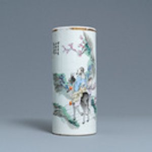 Un porte-chapeau en porcelaine de Chine qianjiang cai et cinq pièces en famille rose, 19/20ème — photo 2