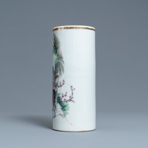 Un porte-chapeau en porcelaine de Chine qianjiang cai et cinq pièces en famille rose, 19/20ème — photo 5