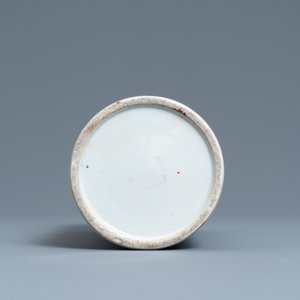 Un porte-chapeau en porcelaine de Chine qianjiang cai et cinq pièces en famille rose, 19/20ème — photo 7