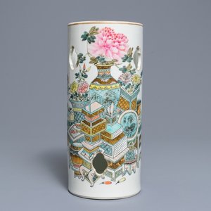 Un porte-chapeau en porcelaine de Chine qianjiang cai, signé Xu Pingheng, 19ème — photo 1