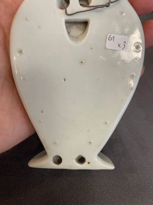 Un porte-chapeau et deux vases à suspendre en porcelaine de Chine famille rose, 19/20ème — photo 15