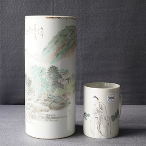 Un porte-chapeau et une chope en porcelaine de Chine qianjiang cai, signé Ren Huanzhang, 19ème — photo 7