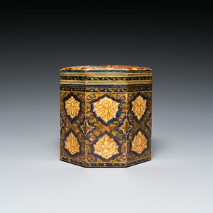 Un porte-coran et une boîte couverte en bois laqué et peint, art qajar, la Perse, 19ème — photo 12