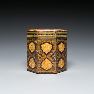 Un porte-coran et une boîte couverte en bois laqué et peint, art qajar, la Perse, 19ème — photo 13
