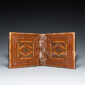 Un porte-coran et une boîte couverte en bois laqué et peint, art qajar, la Perse, 19ème — photo 8