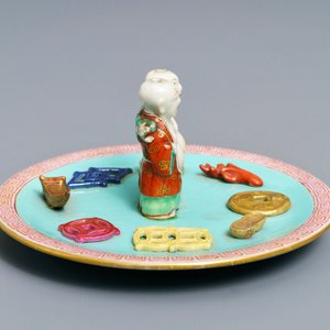 Un porte-encens en porcelaine de Chine famille rose, marque et prob. époque de Jiaqing — photo 2