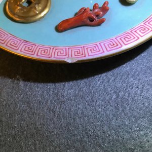 Un porte-encens en porcelaine de Chine famille rose, marque et prob. époque de Jiaqing — photo 7