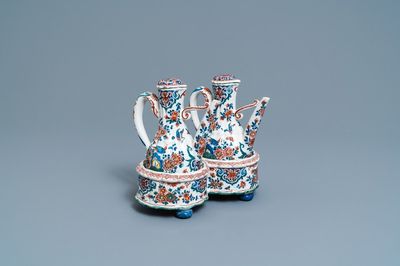 Un porte-huilier et vinaigrier en faïence de Delft en palette cachemire, 1er quart du 18ème