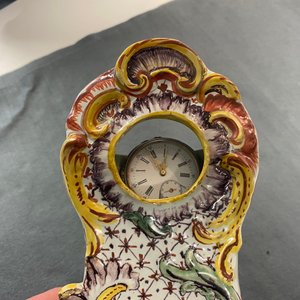 Un porte-montre en faïence de Delft polychrome, 18ème — photo 8