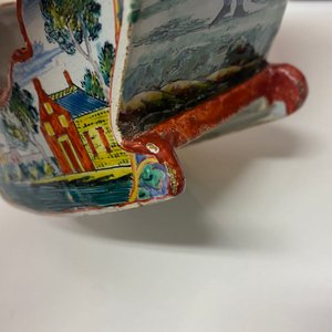 Un porte-pipe en forme de traîneau en faïence de Delft petit feu, 18ème — photo 10