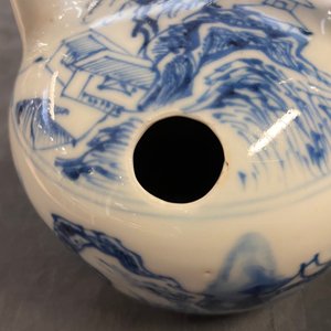 Un pot à chaux en porcelaine de Chine en bleu et blanc pour le Vietnam, Kangxi — photo 12