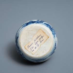 Un pot à chaux en porcelaine de Chine en bleu et blanc pour le Vietnam, Kangxi — photo 7