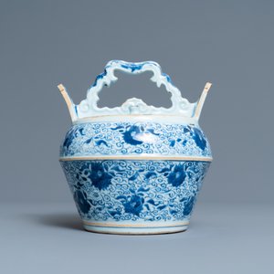 Un pot à chaux en porcelaine de Chine en bleu et blanc pour le Vietnam ou l'Indonésie, Kangxi — photo 5