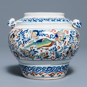 Un pot à déux anses en faïence de Delft en palette cachemire, Angleterre, 1er quart du 18ème — photo 3