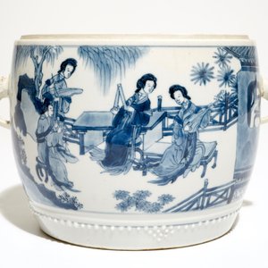 Un pot à deux anses en porcelaine de Chine bleu et blanc, Kangxi — photo 2