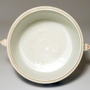 Un pot à deux anses en porcelaine de Chine bleu et blanc, Kangxi — photo 7
