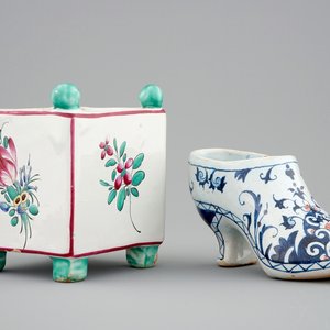 Un pot à fleurs en faïence de l'Est et une chaussure en Rouen, 18/19ème — photo 1