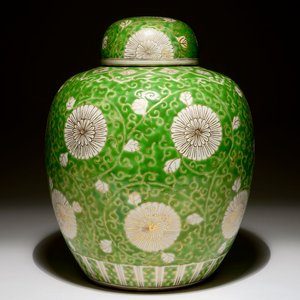 Un pot à gingembre couvert en porcelaine de Chine en citron vert et doré, 19/20ème — photo 1