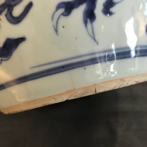 Un pot à gingembre en porcelaine de Chine bleu et blanc à décor d'un dragon, Kangxi — photo 9
