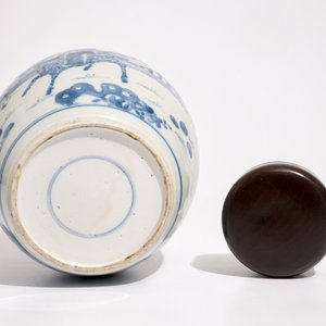 Un pot à gingembre en porcelaine de Chine bleu et blanc aux enfants jouants, Kangxi — photo 6