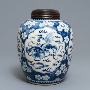 Un pot à gingembre en porcelaine de Chine bleu et blanc de style Kangxi, 19ème — photo 4