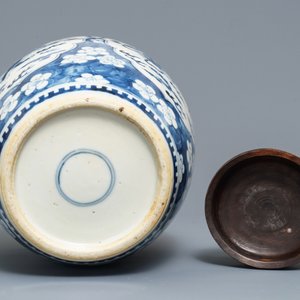 Un pot à gingembre en porcelaine de Chine bleu et blanc de style Kangxi, 19ème — photo 7