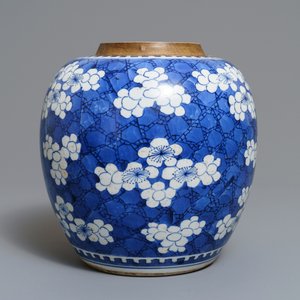 Un pot à gingembre en porcelaine de Chine bleu et blanc, Kangxi — photo 3