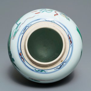 Un pot à gingembre en porcelaine de Chine doucai, prob. Kangxi/Yongzheng — photo 6