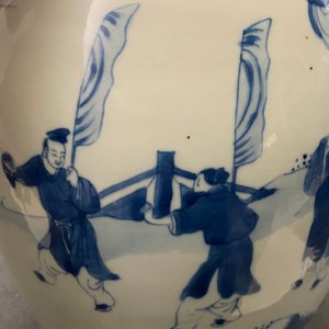 Un pot à gingembre en porcelaine de Chine en bleu et blanc à décor figuratif, Kangxi — photo 10