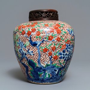 Un pot à gingembre en porcelaine de Chine wucai, époque Transition — photo 4