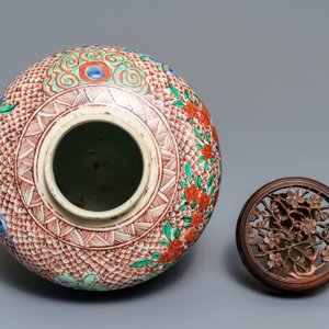 Un pot à gingembre en porcelaine de Chine wucai, époque Transition — photo 9