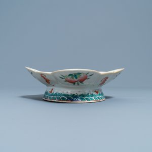 Un pot à gingembre, un kamcheng et un bol sur piedouche en porcelaine de Chine famille rose, 19ème — photo 7