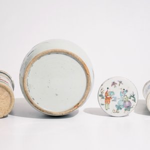 Un pot à gingembre, un pot à pinceaux et un vase aux dragons en porcelaine de Chine, 19ème — photo 6