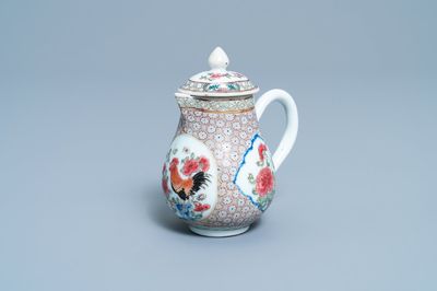 Un pot à lait couvert en porcelaine de Chine famille rose à décor d'un coq, Yongzheng
