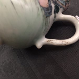 Un pot à lait et une tasse et soucoupe en porcelaine de Chine famille rose, Yongzheng/Qianlong — photo 8