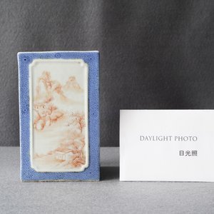 Un pot à pinceaux de forme carrée en porcelaine de Chine, marque de Qianlong, République — photo 8