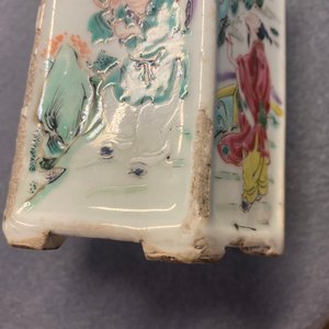 Un pot à pinceaux de forme hexagonale en porcelaine de Chine famille rose, Yongzheng — photo 23