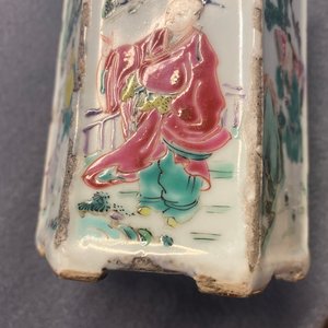 Un pot à pinceaux de forme hexagonale en porcelaine de Chine famille rose, Yongzheng — photo 24