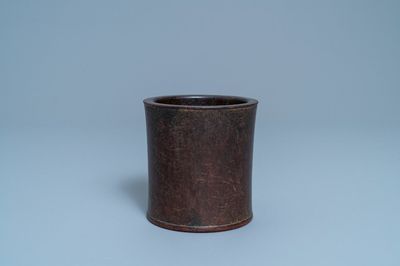 Un pot à pinceaux en bois, Chine, Ming