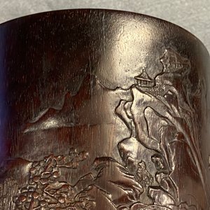 Un pot à pinceaux en bois de zitan à décor d'un paysage montagneux, Chine, 17/18ème — photo 20