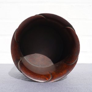 Un pot à pinceaux en bois sculpté à décor de magnolias, prob. Qing — photo 11