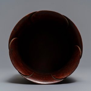 Un pot à pinceaux en bois sculpté à décor de magnolias, prob. Qing — photo 5