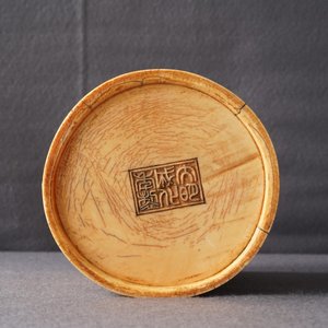Un pot à pinceaux en ivoire sculpté à décor des 'Sept sages de la forêt de bambous', 18ème — photo 12